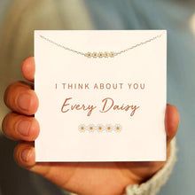 Load image into Gallery viewer, Daisy Shape Spring Ring Closure Bracelet
