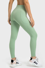 Load image into Gallery viewer, V-Waist Yoga Leggings with Pockets
