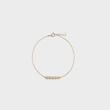 Load image into Gallery viewer, Daisy Shape Spring Ring Closure Bracelet
