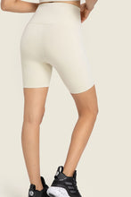 Load image into Gallery viewer, Seamless High-Rise Wide Waistband Biker Shorts
