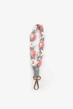 Load image into Gallery viewer, Assorted 4-Piece Macrame Flower Keychain
