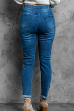 Load image into Gallery viewer, Stylish Distressed Cropped Jeans
