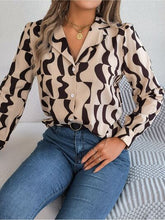 Load image into Gallery viewer, Printed Button Up Long Sleeve Shirt
