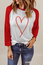 Load image into Gallery viewer, Contrast Baseball Sleeve Heart Graphic Top
