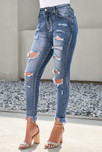 Load image into Gallery viewer, Distressed Frayed Hem Cropped Jeans
