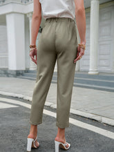 Load image into Gallery viewer, Pleated Cropped Pants with Pockets
