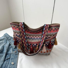 Load image into Gallery viewer, Printed Tassel Detail Tote Bag
