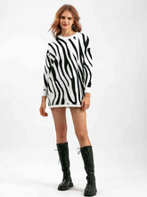 Load image into Gallery viewer, Contrast Round Neck Drop Shoulder Sweater
