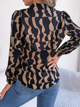 Load image into Gallery viewer, Printed Button Up Long Sleeve Shirt
