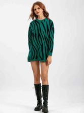 Load image into Gallery viewer, Contrast Round Neck Drop Shoulder Sweater
