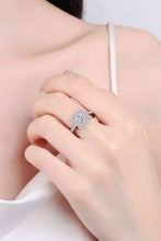 Load image into Gallery viewer, Stay Elegant 1 Carat Moissanite Ring
