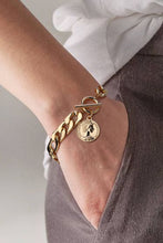 Load image into Gallery viewer, Chunky Chain Toggle Clasp Bracelet
